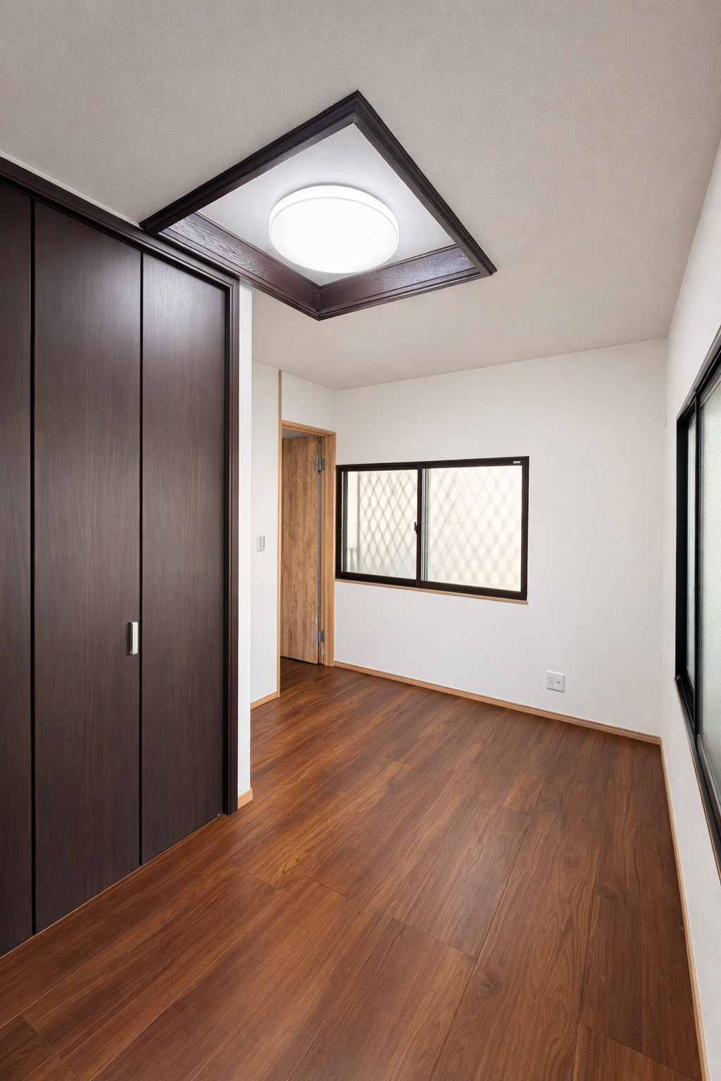 １階コンクリート造２階３階木造住宅の全面改装