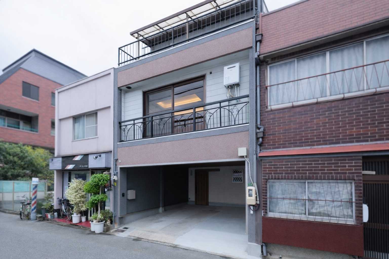 3階建て鉄骨住宅のラグジュアリーリノベーション