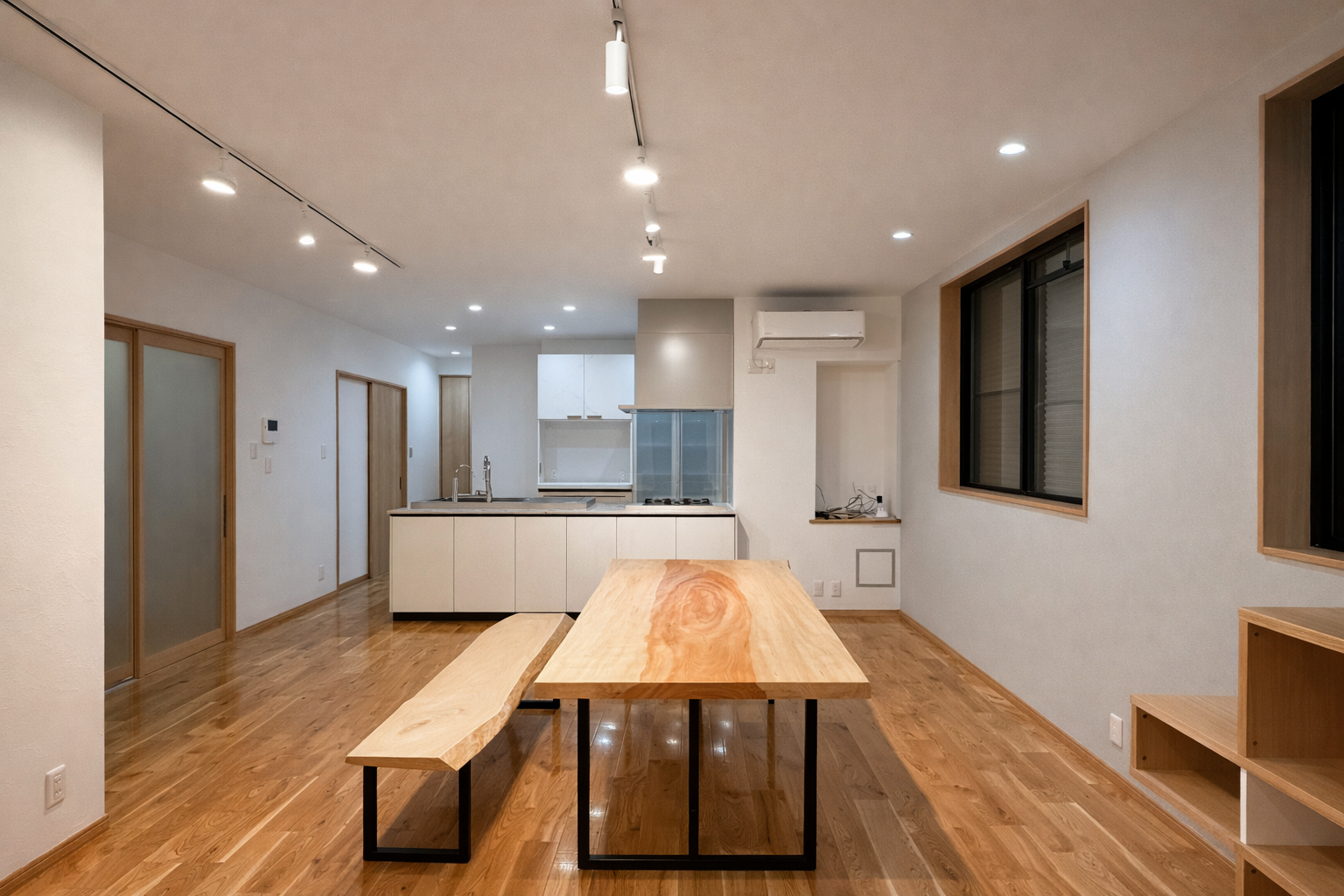 鉄筋コンクリート造２階建てのリノベーション工事