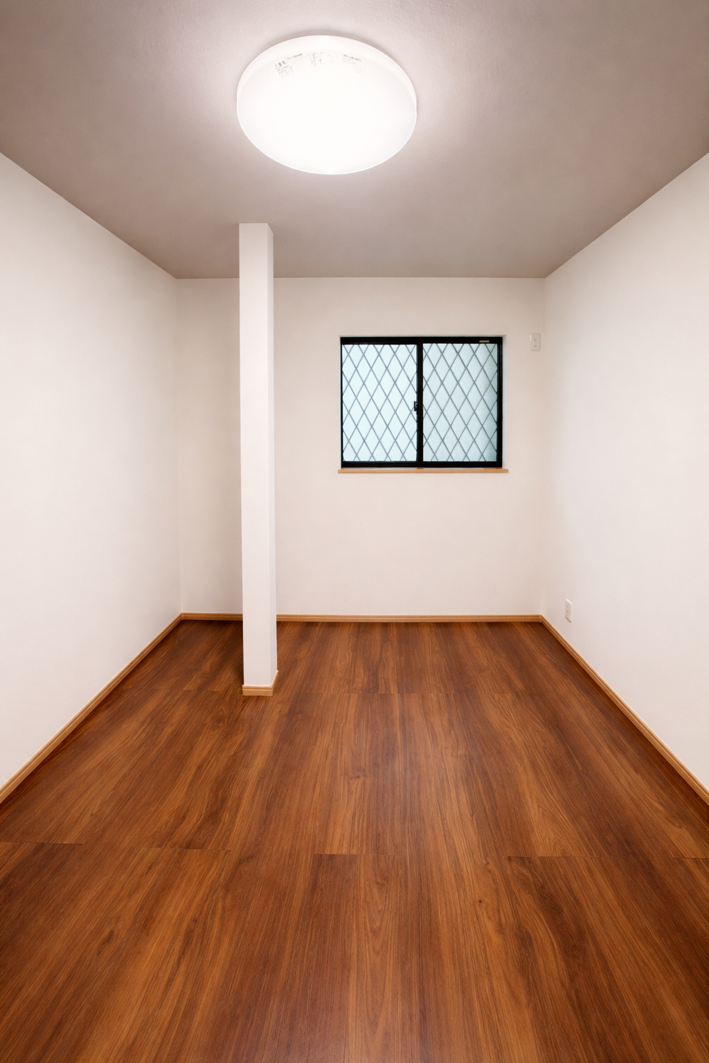 １階コンクリート造２階３階木造住宅の全面改装