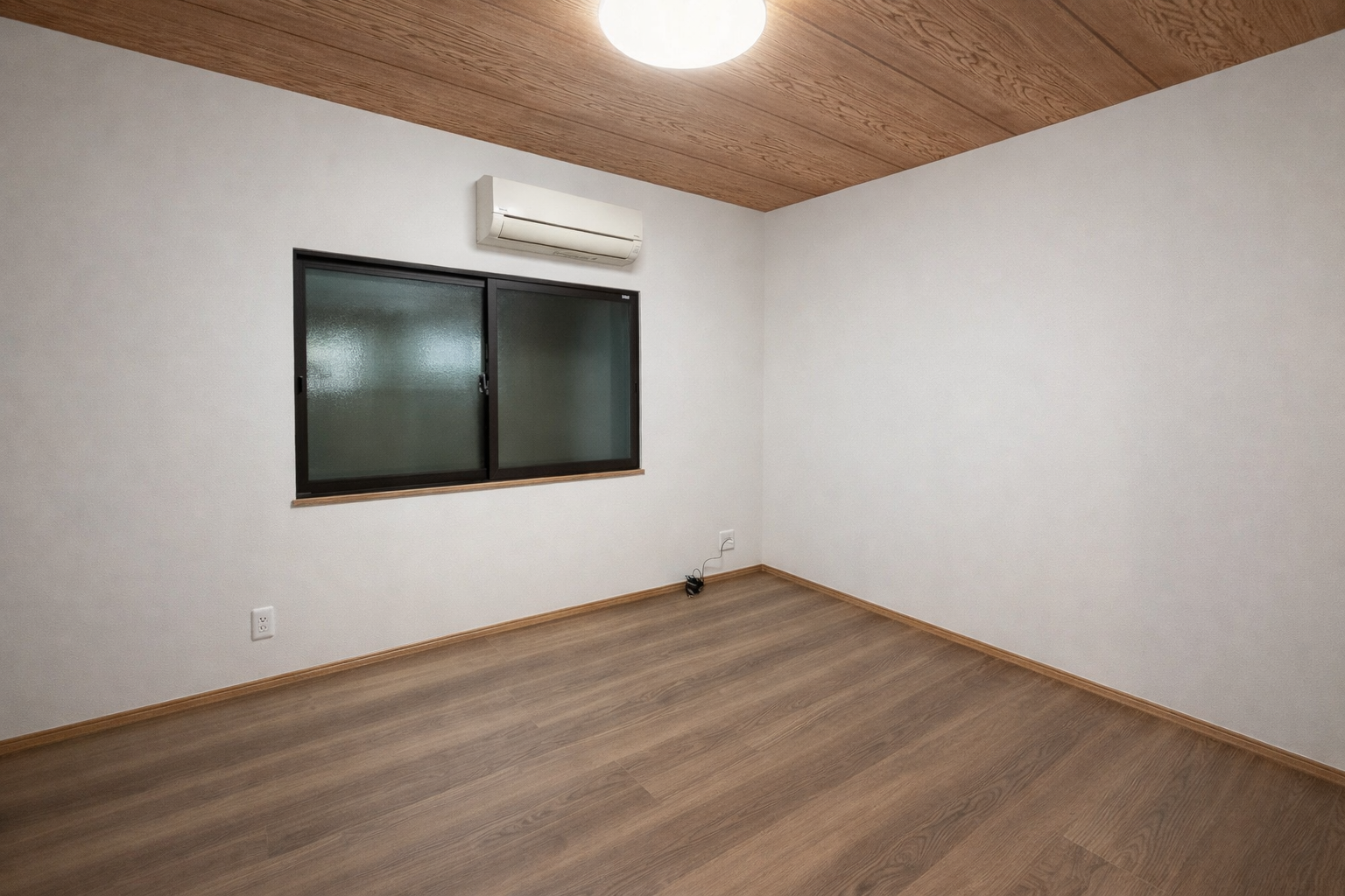 １階コンクリート造２階３階木造住宅の全面改装