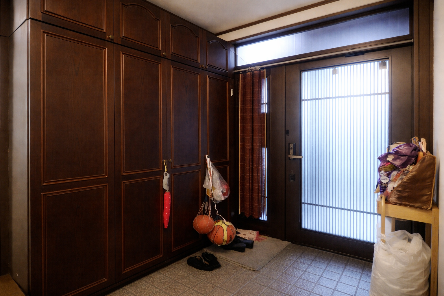 改修前玄関ビフォー