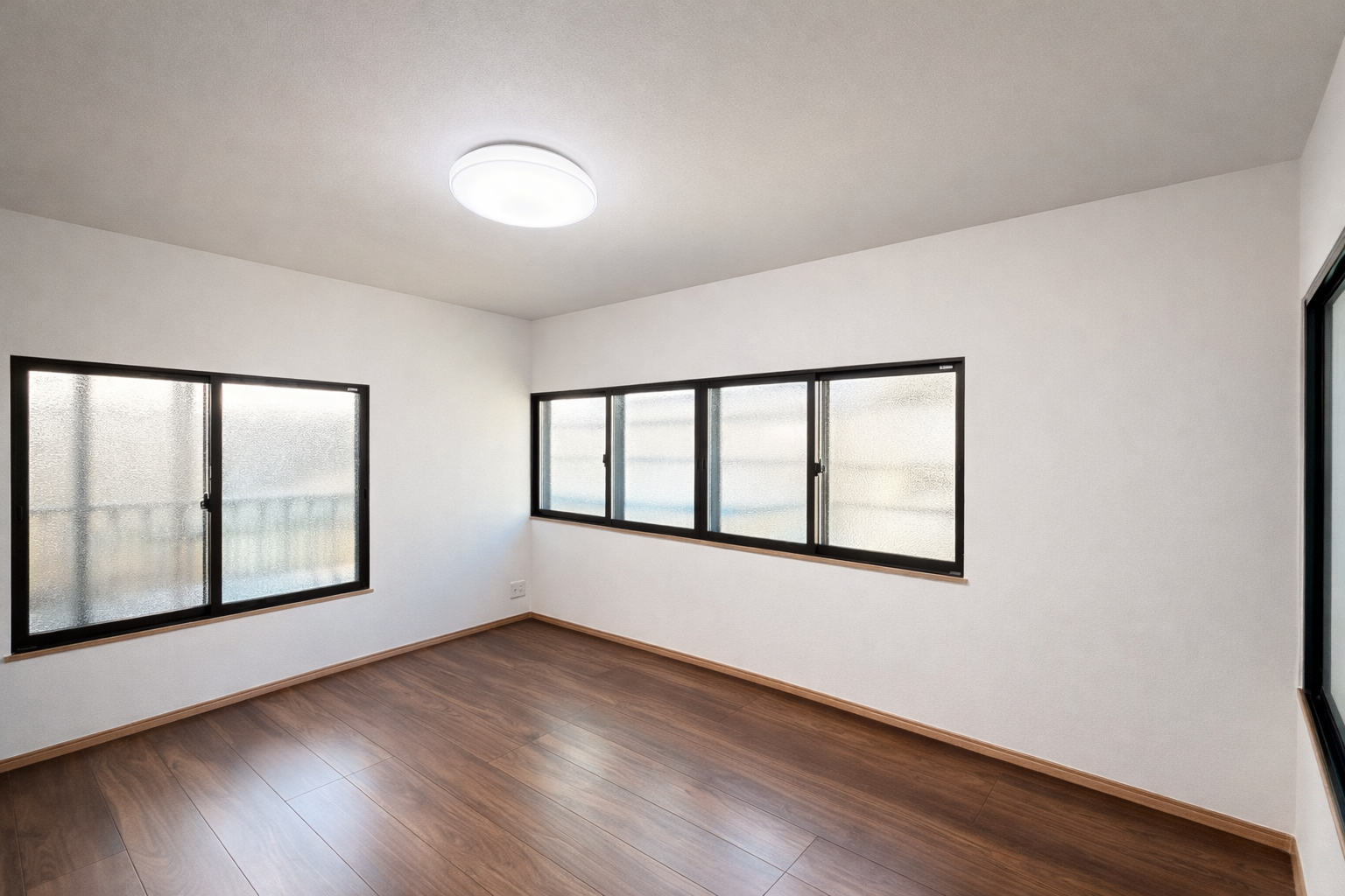 １階コンクリート造２階３階木造住宅の全面改装